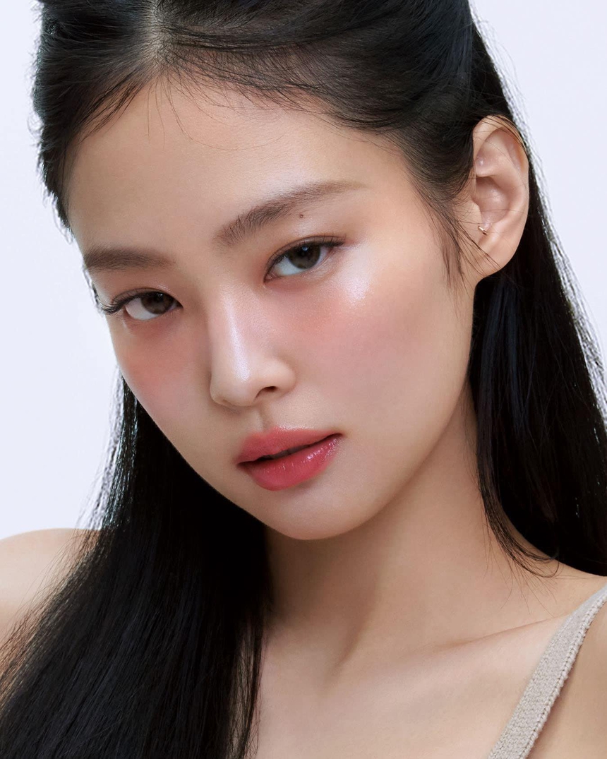 Jennie Blackpink đẹp 'điên đảo' trong bộ ảnh quảng cáo mỹ phẩm mới nhất - Ảnh 6. Jennie Blackpink đẹp 'điên đảo' trong bộ ảnh quảng cáo mỹ phẩm mới nhất - Ảnh 6.