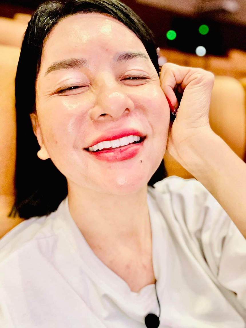 Cát Phương phân trần khi bị netizen chê 'cắt mí, xấu hoắc' - Ảnh 2. Cát Phương phân trần khi bị netizen chê 'cắt mí, xấu hoắc' - Ảnh 2.