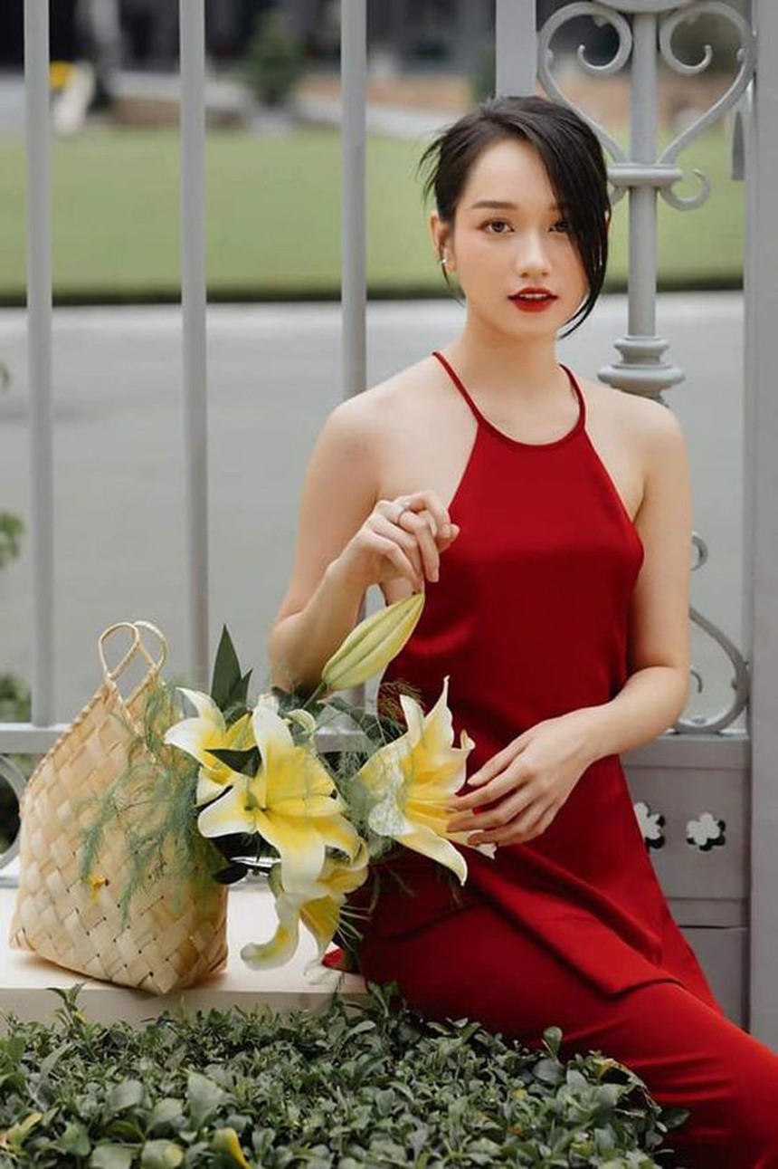 Các mẫu áo dài lên ngôi dịp Tết Nguyên đán 2023 - Ảnh 5. Các mẫu áo dài lên ngôi dịp Tết Nguyên đán 2023 - Ảnh 5.