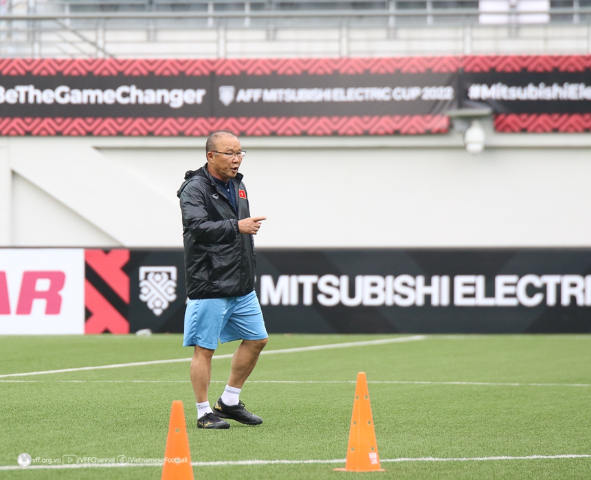 Tuyển Việt Nam chỉ có hai buổi làm quen sân nhân tạo - Ảnh 2.