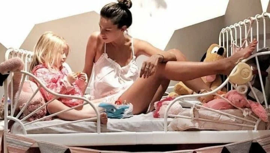 Phản ứng của dân tình khi dấy lên tin bạn gái của Song Joong Ki đã có con cách đây 10 năm - Ảnh 6.