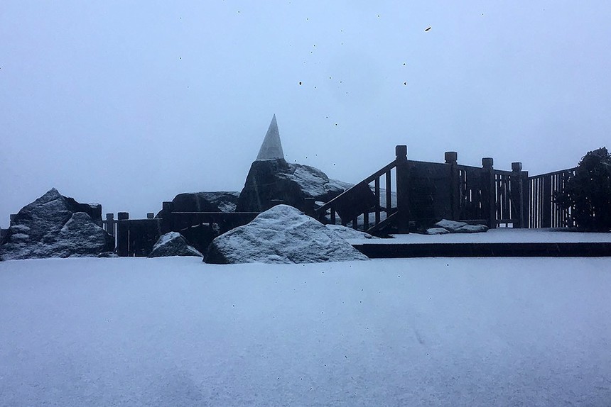 Mưa tuyết xuất hiện tại Sa Pa - Ảnh 1.