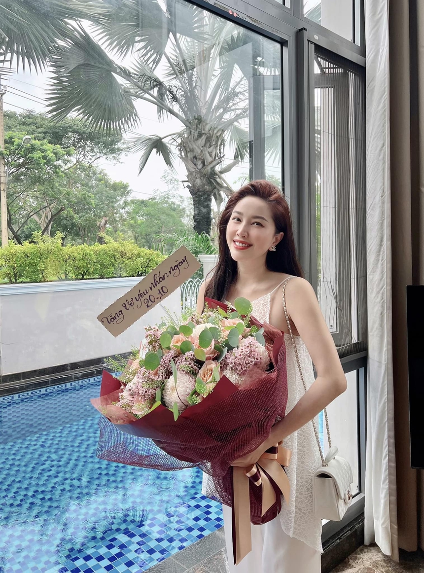 Cơ ngơi nhà chồng Bảo Thy: Biệt thự 2 mặt tiền, đến mùa lễ hội là gây choáng bởi 1 điều - Ảnh 5. Cơ ngơi nhà chồng Bảo Thy: Biệt thự 2 mặt tiền, đến mùa lễ hội là gây choáng bởi 1 điều - Ảnh 5.