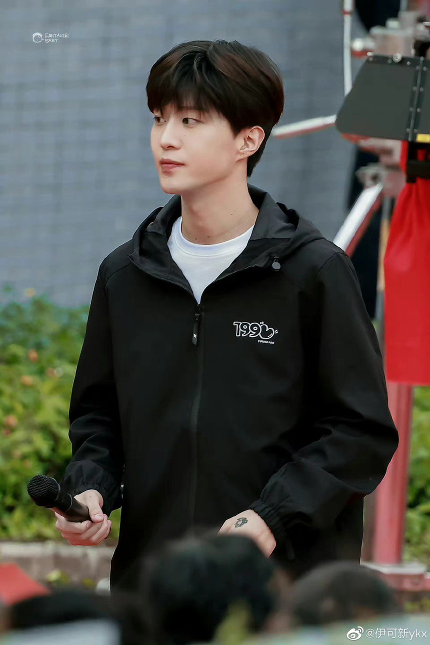 Nhan sắc Dương Tử nay lạ thế này: Như dì cháu khi cặp với em trai Phạm Băng Băng, phải nhờ 100 lớp 'cà ảnh' can thiệp - Ảnh 6. Nhan sắc Dương Tử nay lạ thế này: Như dì cháu khi cặp với em trai Phạm Băng Băng, phải nhờ 100 lớp 'cà ảnh' can thiệp - Ảnh 6.