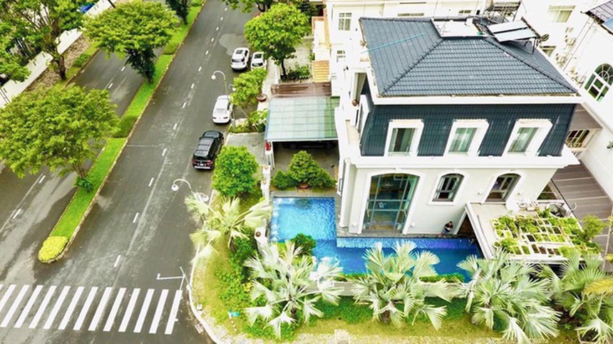 Cơ ngơi nhà chồng Bảo Thy: Biệt thự 2 mặt tiền, đến mùa lễ hội là gây choáng bởi 1 điều - Ảnh 1. Cơ ngơi nhà chồng Bảo Thy: Biệt thự 2 mặt tiền, đến mùa lễ hội là gây choáng bởi 1 điều - Ảnh 1.