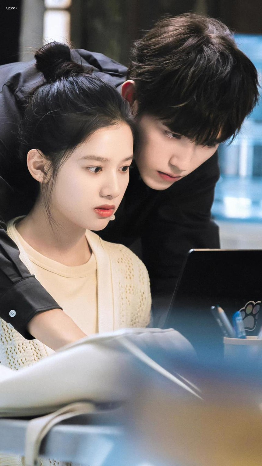 8 phim Hoa ngữ thống trị hot search năm 2022: Chiếc bật lửa và váy công chúa chiếm ngôi vương, một siêu phẩm gây sốc vì bét bảng - Ảnh 1.