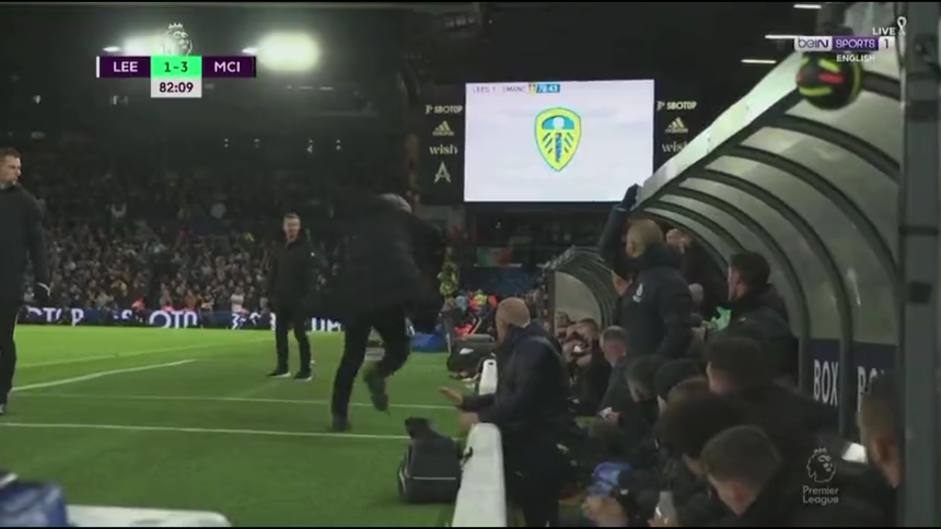 HLV của Man City tức tốc chạy đến xin lỗi thành viên ban huấn luyện Leeds