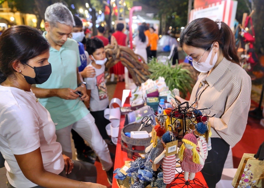 Chặng đường 5 năm phát triển công nghiệp văn hóa của Thủ đô Hà Nội - Ảnh 1. Chặng đường 5 năm phát triển công nghiệp văn hóa của Thủ đô Hà Nội - Ảnh 1.