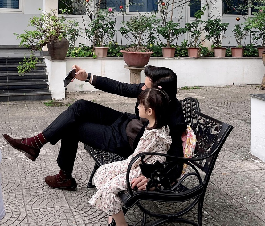 Đừng làm mẹ cáu: Loạt ảnh hậu trường "nóng hổi" cực đáng yêu của bé Happi - Ảnh 7.