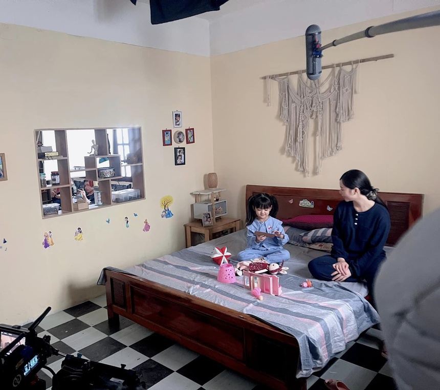 Đừng làm mẹ cáu: Loạt ảnh hậu trường "nóng hổi" cực đáng yêu của bé Happi - Ảnh 3.