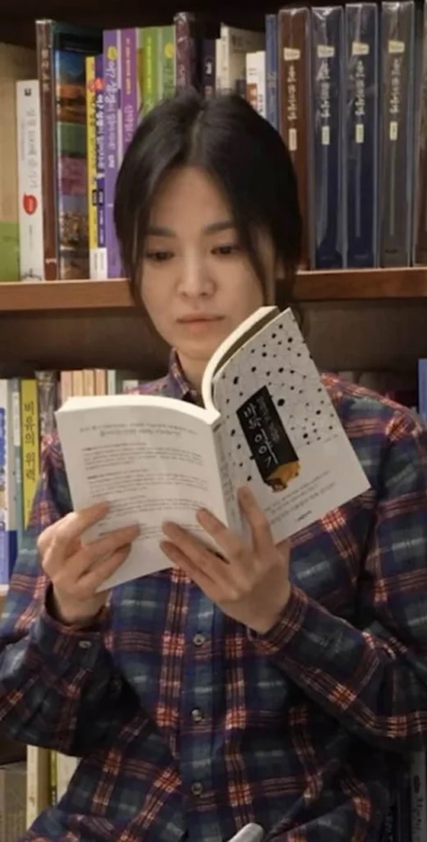 Tin tức hẹn hò của Song Joong Ki ảnh hưởng đến công việc của Song Hye Kyo như thế nào? - Ảnh 4. Tin tức hẹn hò của Song Joong Ki ảnh hưởng đến công việc của Song Hye Kyo như thế nào? - Ảnh 4.