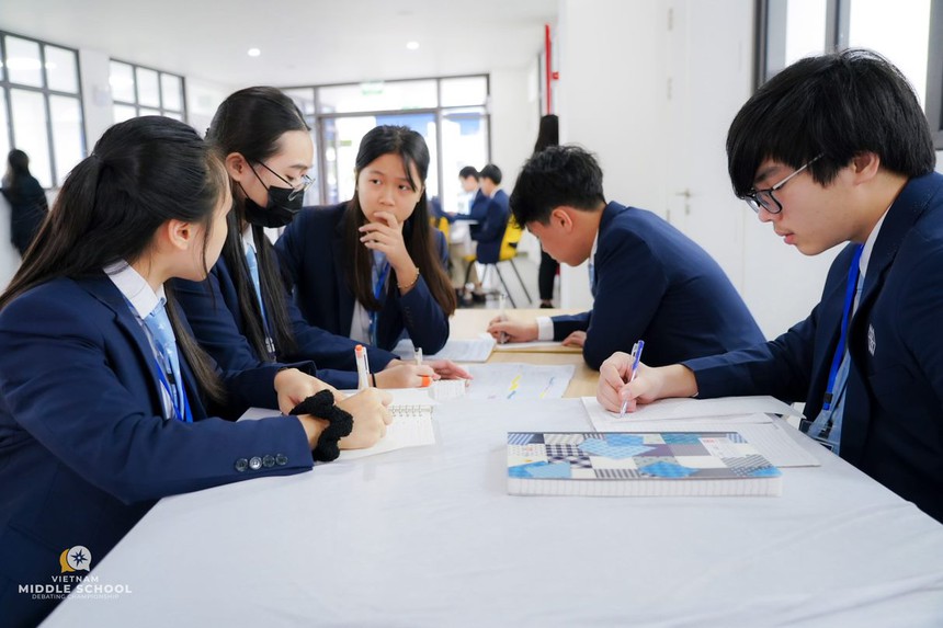 Choáng ngợp trước cuộc thi tranh biện đầu tiên dành riêng cho THCS: Quy mô rộng lớn, chất lượng đảm bảo - Ảnh 7.