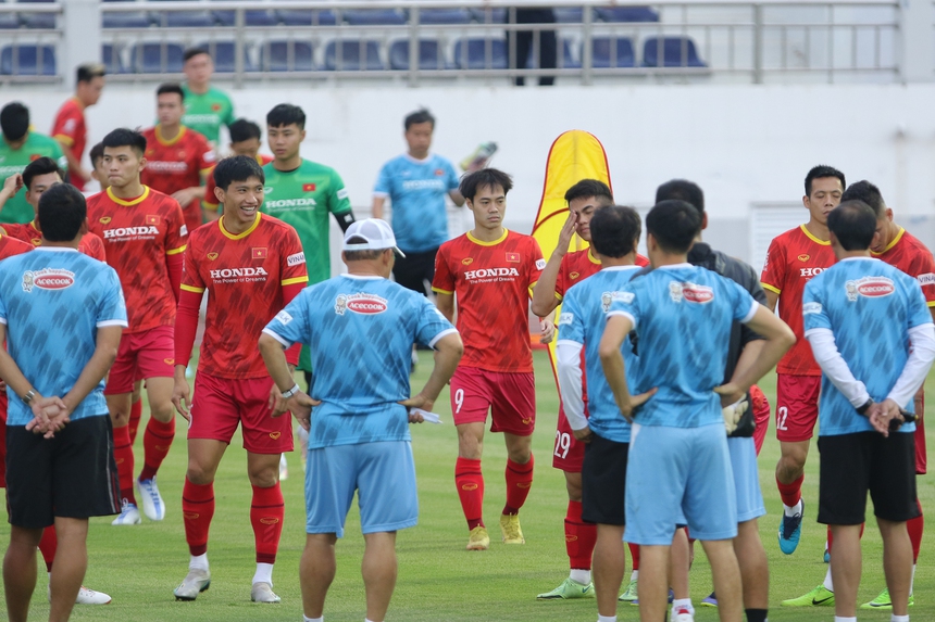 Thành Chung, Tiến Dũng tập riêng, Văn Khang cười ngượng trước đàn anh trong buổi tập - Ảnh 1. Thành Chung, Tiến Dũng tập riêng, Văn Khang cười ngượng trước đàn anh trong buổi tập - Ảnh 1.