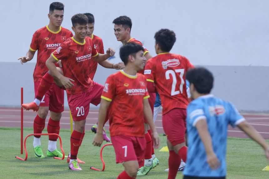 Thành Chung, Tiến Dũng tập riêng, Văn Khang cười ngượng trước đàn anh trong buổi tập - Ảnh 6. Thành Chung, Tiến Dũng tập riêng, Văn Khang cười ngượng trước đàn anh trong buổi tập - Ảnh 6.