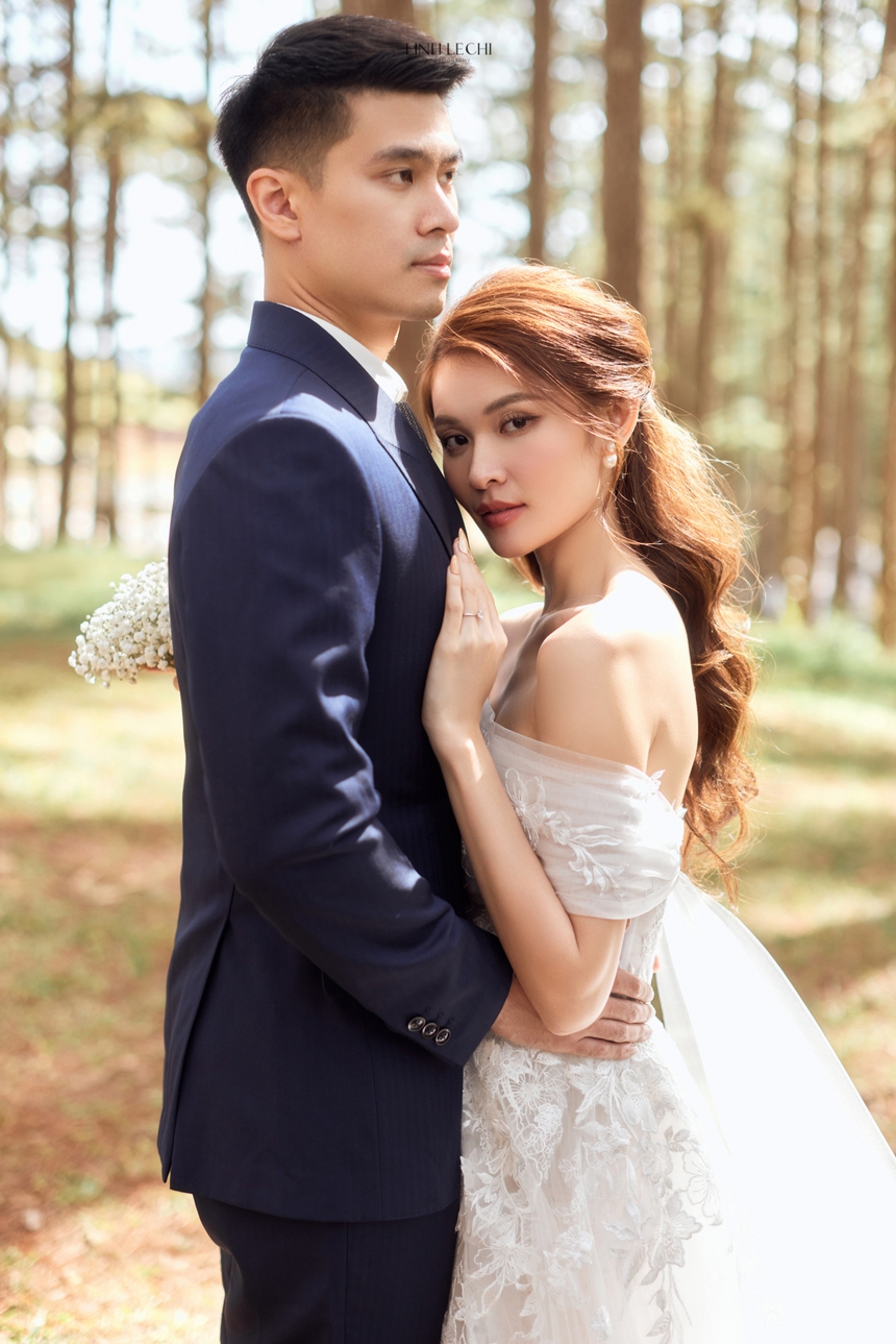 Lễ vu quy vợ chồng Á hậu Thùy Dung: Visual cô dâu chú rể "mười điểm", dàn bê tráp toàn mỹ nhân đình đám - Ảnh 11. Lễ vu quy vợ chồng Á hậu Thùy Dung: Visual cô dâu chú rể "mười điểm", dàn bê tráp toàn mỹ nhân đình đám - Ảnh 11.