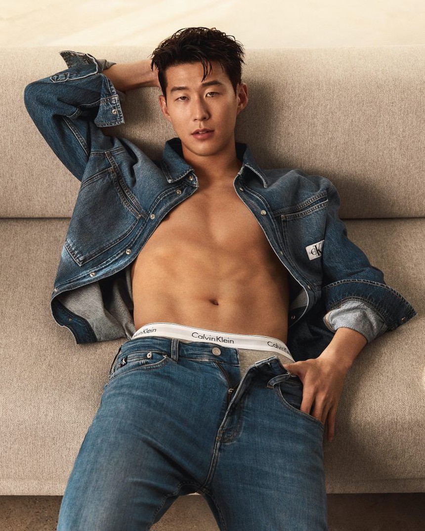 Son Heung Min: Lên bìa tạp chí như... đi chợ, được từ Calvin Klein tới Burberry "giành giật" - Ảnh 3.