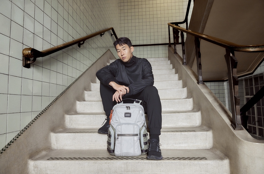 Son Heung Min: Lên bìa tạp chí như... đi chợ, được từ Calvin Klein tới Burberry "giành giật" - Ảnh 1.