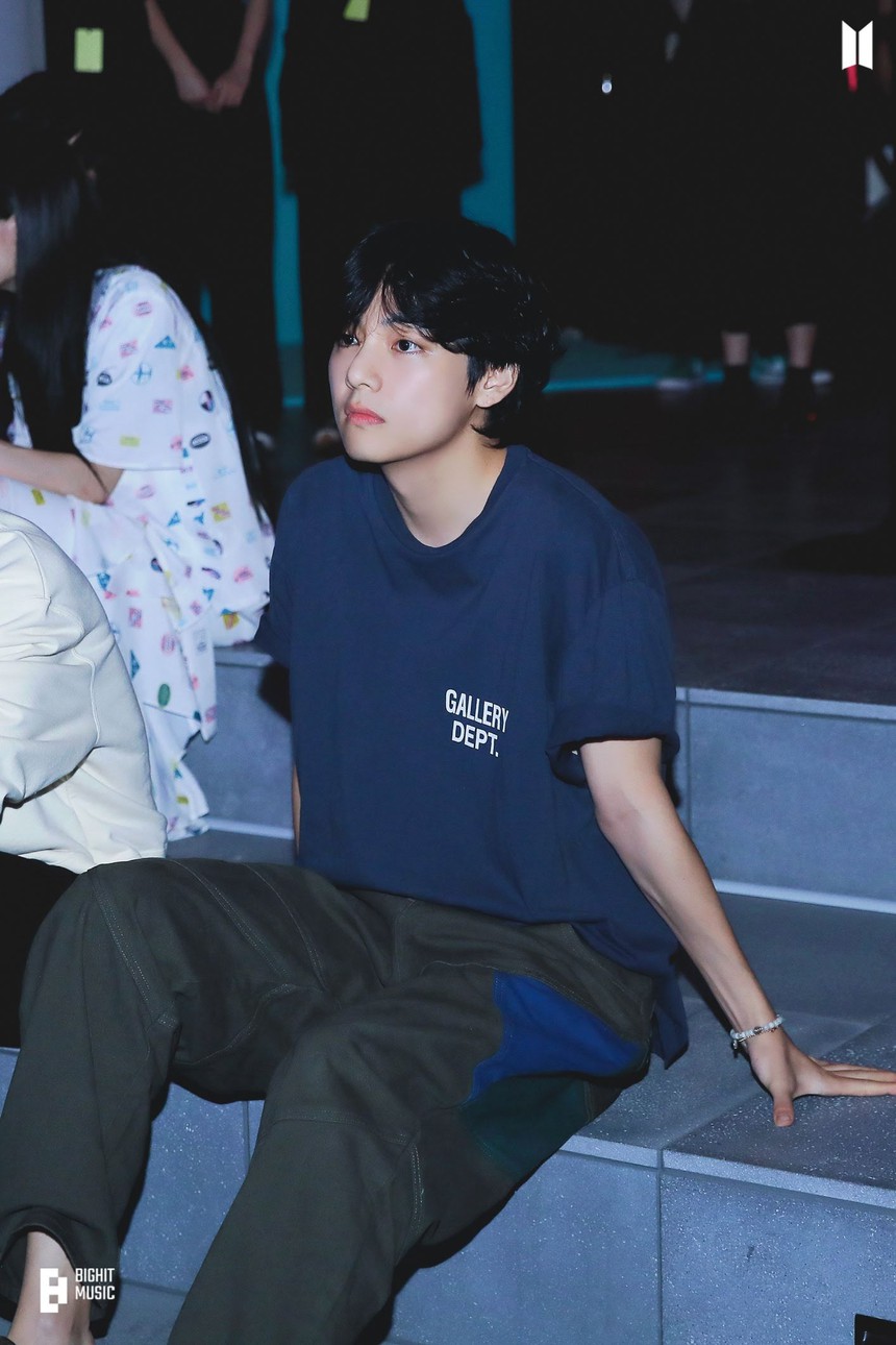 Big Hit tung ảnh cực phẩm mừng sinh nhật V BTS 27 tuổi - Ảnh 12.