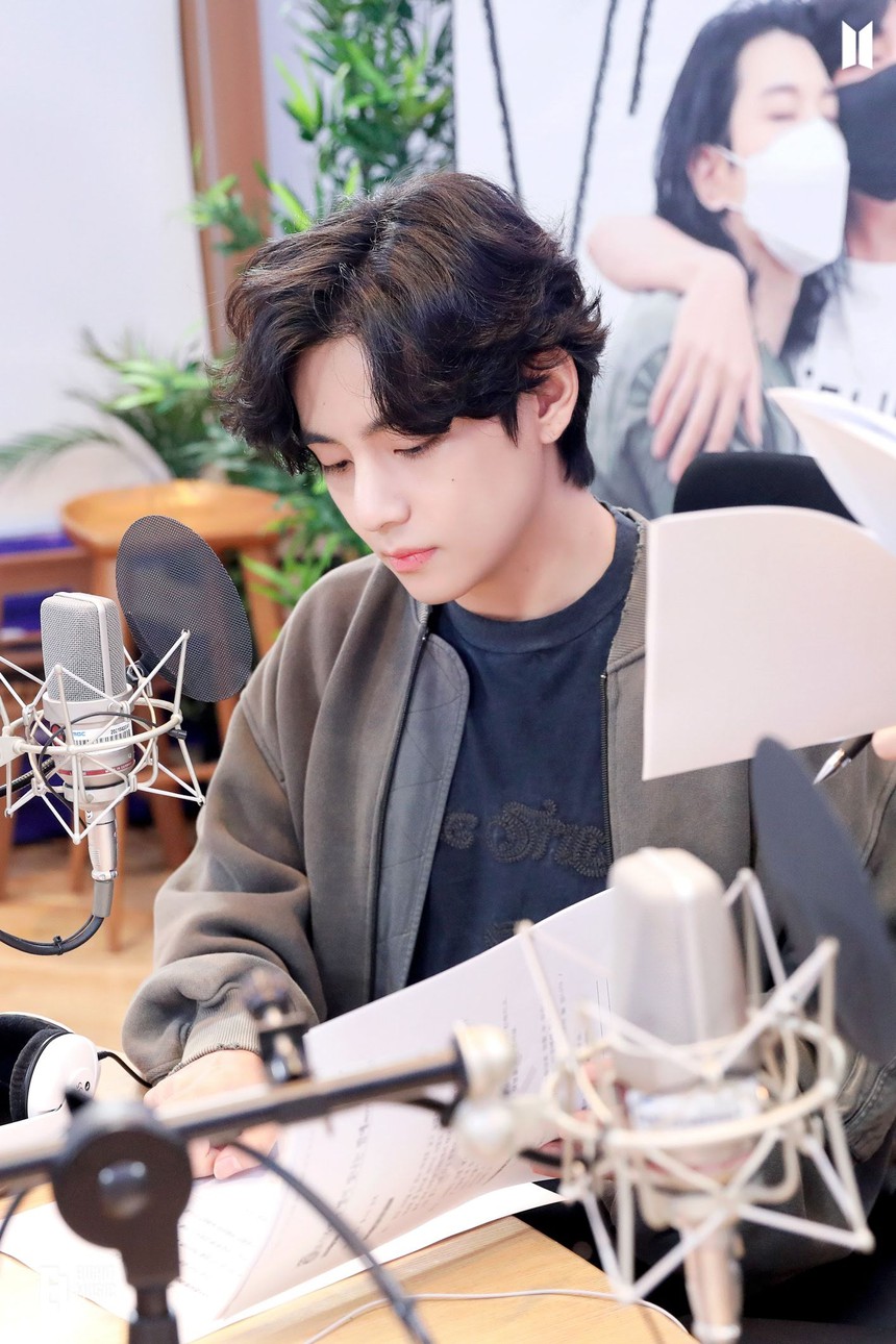 Big Hit tung ảnh cực phẩm mừng sinh nhật V BTS 27 tuổi - Ảnh 14.