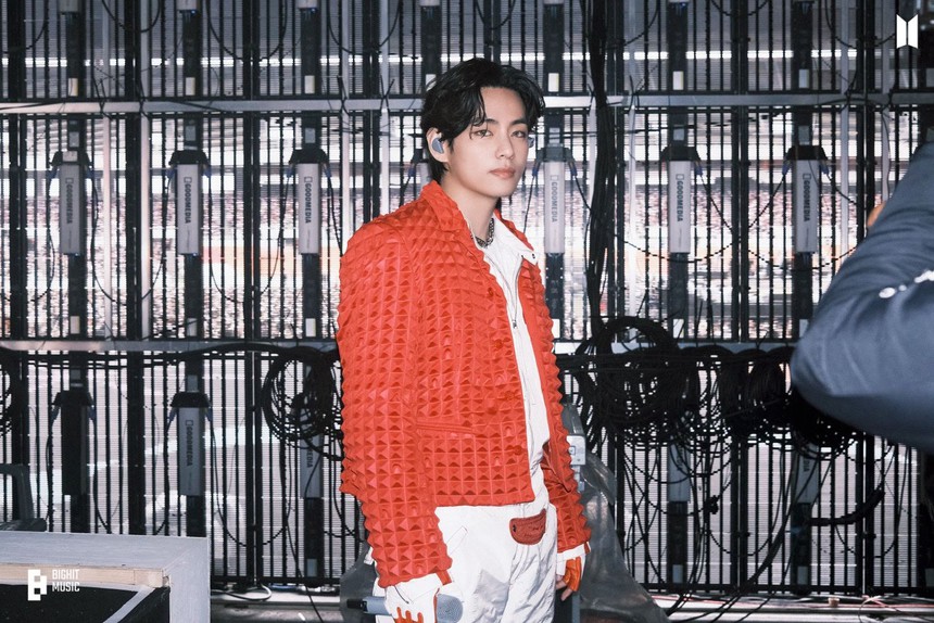 Big Hit tung ảnh cực phẩm mừng sinh nhật V BTS 27 tuổi - Ảnh 19.