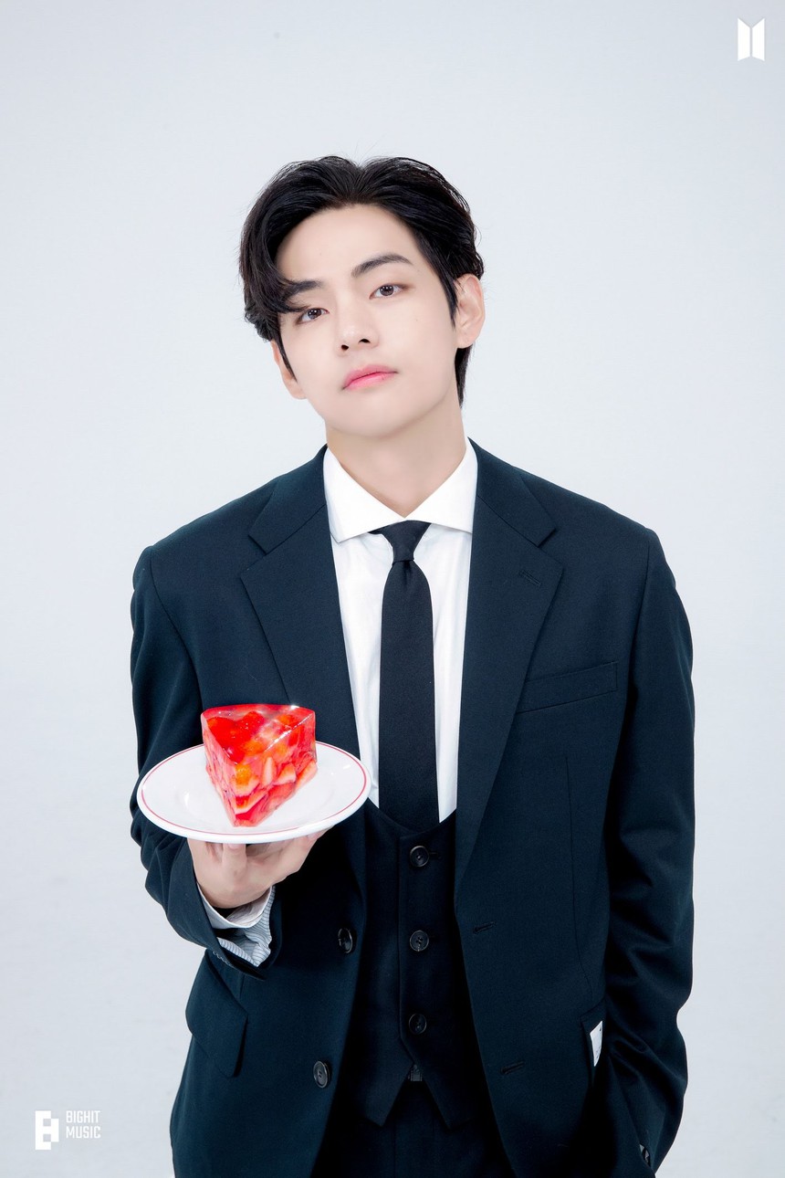 Big Hit tung ảnh cực phẩm mừng sinh nhật V BTS 27 tuổi - Ảnh 20.