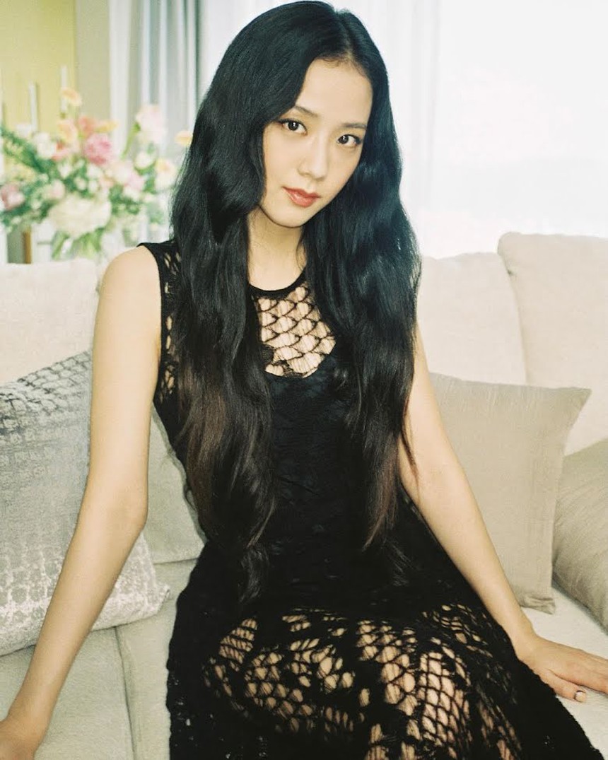 Jisoo Blackpink gây sốt khi lộ hình xăm cá nhân - Ảnh 4. Jisoo Blackpink gây sốt khi lộ hình xăm cá nhân - Ảnh 4.