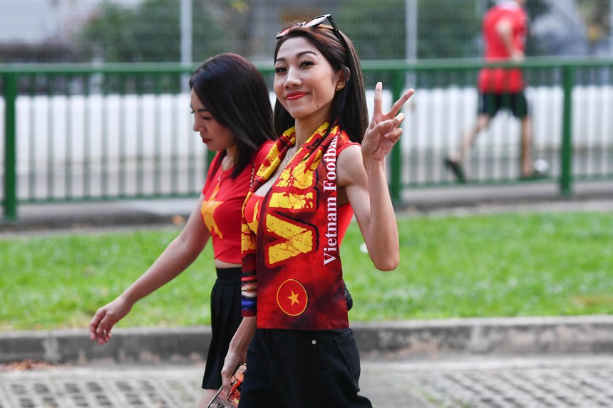 Nhận án treo giò, Văn Toàn lặng lẽ trên khán đài cổ vũ tuyển Việt Nam - Ảnh 8.