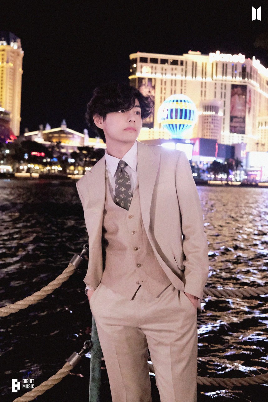 Big Hit tung ảnh cực phẩm mừng sinh nhật V BTS 27 tuổi - Ảnh 7.