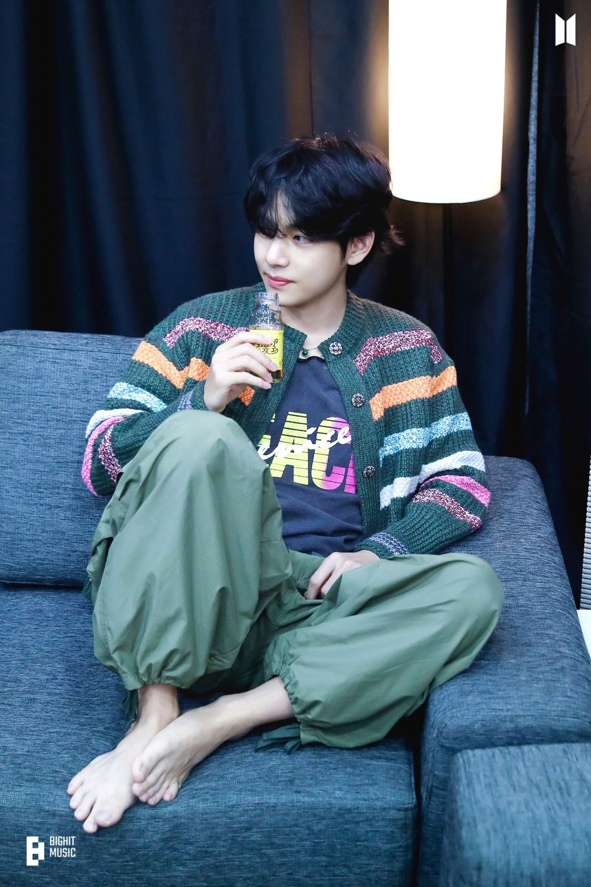 Big Hit tung ảnh cực phẩm mừng sinh nhật V BTS 27 tuổi - Ảnh 10.
