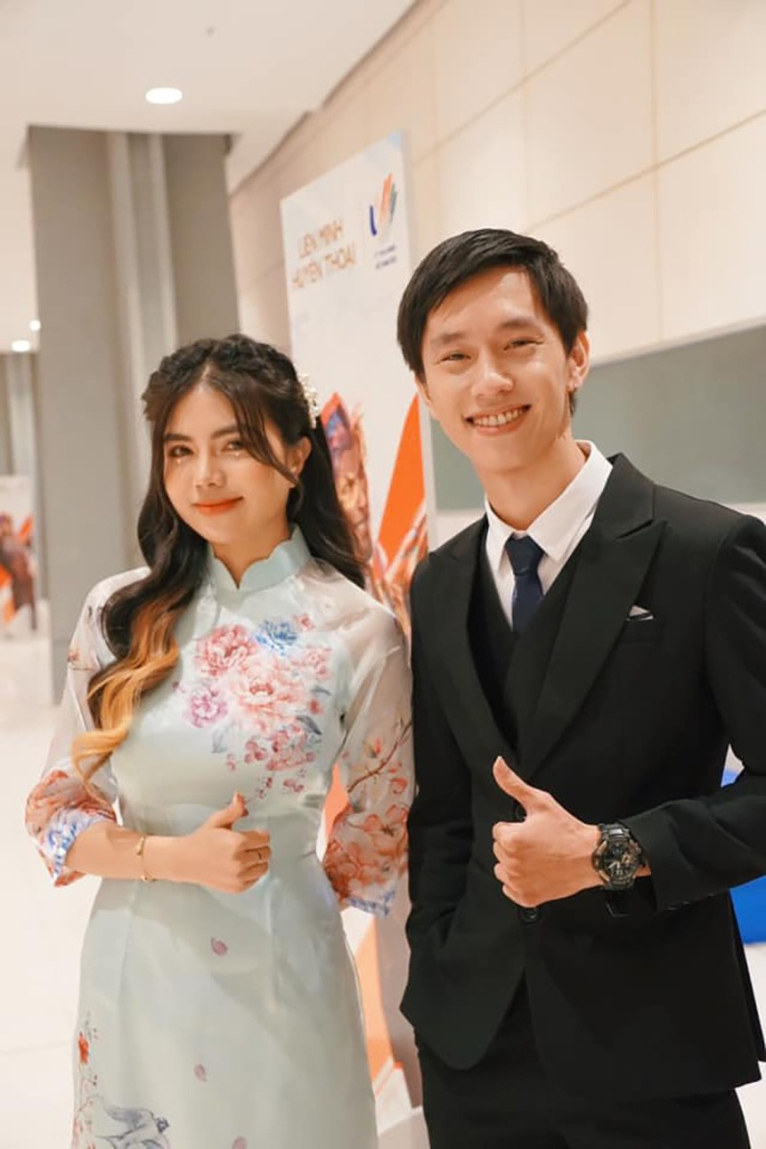 'Mát tay' như anh em game thủ, se duyên nhiều cặp đôi nổi tiếng Esports - Ảnh 2.