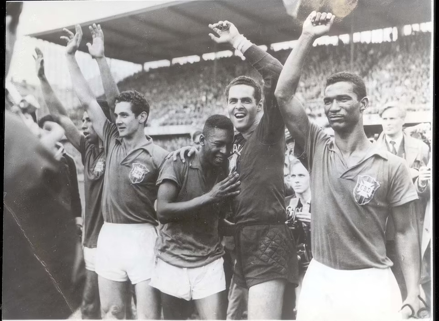 Cuộc đời ngoài sân cỏ đầy màu sắc của Pele - Ảnh 2.