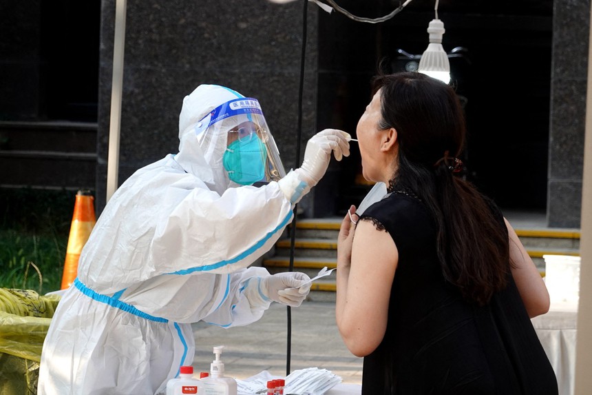 Dịch Covid-19: EU hạ thấp nguy cơ bùng phát biến thể mới từ Trung Quốc - Ảnh 1. Dịch Covid-19: EU hạ thấp nguy cơ bùng phát biến thể mới từ Trung Quốc - Ảnh 1.