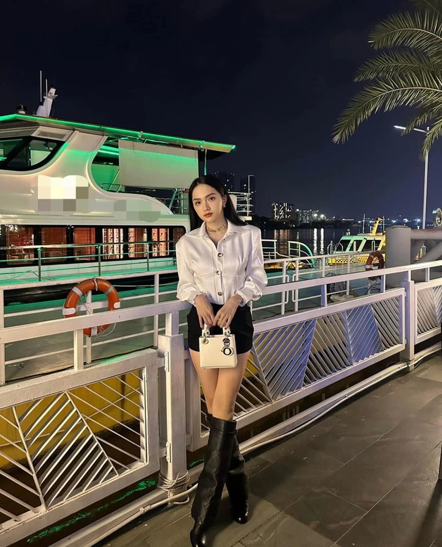 Chia tay Matt Liu, Hương Giang vẫn được nhận bó hồng lớn vào sinh nhật - Ảnh 1.