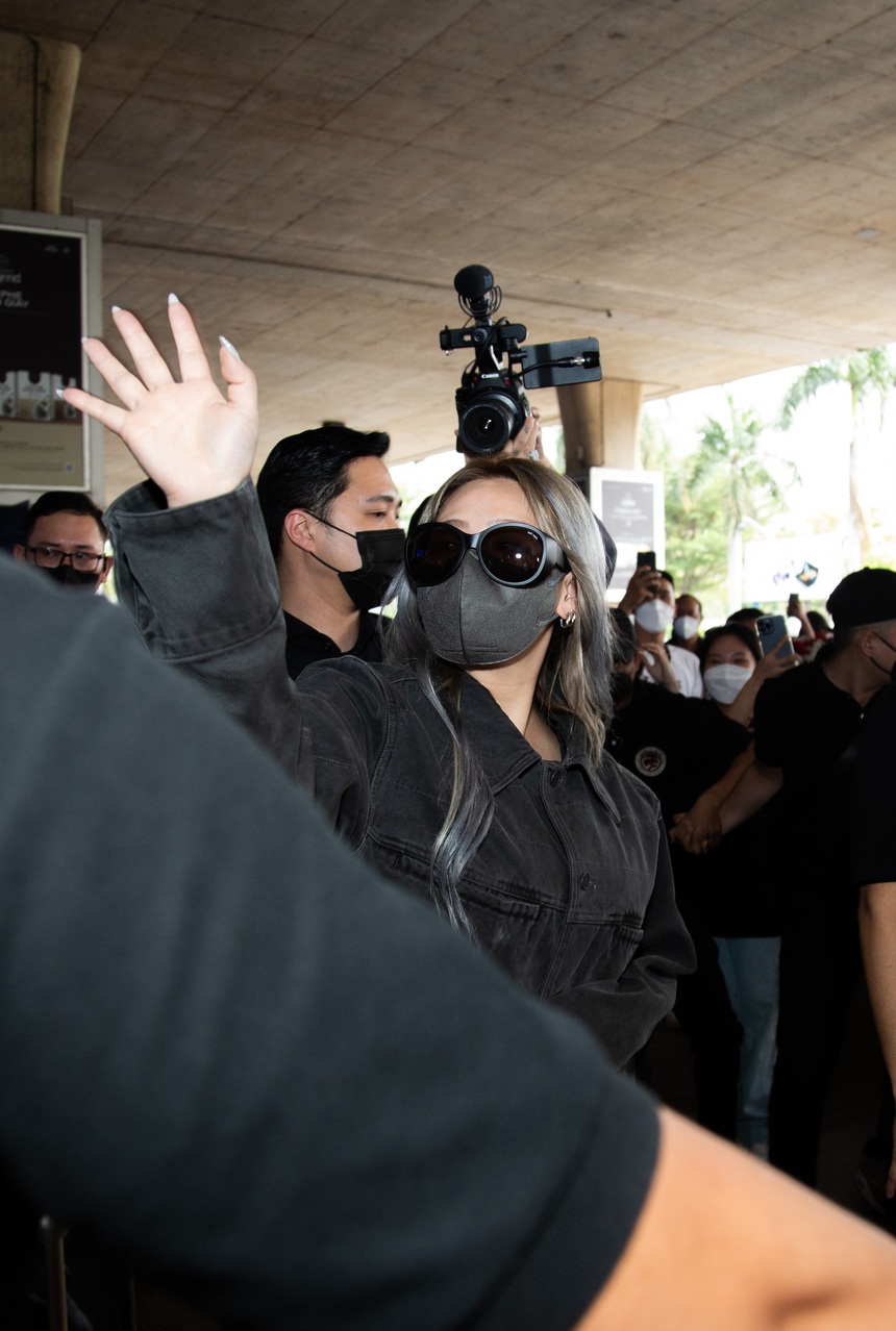 Độc quyền: Ngôi sao hàng đầu K-pop CL chính thức đến Việt Nam, fan tập trung kín sân bay đón thần tượng - Ảnh 6. Độc quyền: Ngôi sao hàng đầu K-pop CL chính thức đến Việt Nam, fan tập trung kín sân bay đón thần tượng - Ảnh 6.