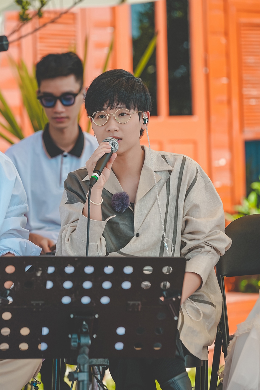 'Biển của hy vọng': Tiên Cookie cover '999 đóa hồng' - Ảnh 1.