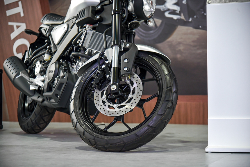 Yamaha XS155R chính hãng chào sân thị trường Việt: Giá bán 77 triệu đồng, thách thức Honda CB150R - Ảnh 4. Yamaha XS155R chính hãng chào sân thị trường Việt: Giá bán 77 triệu đồng, thách thức Honda CB150R - Ảnh 4.