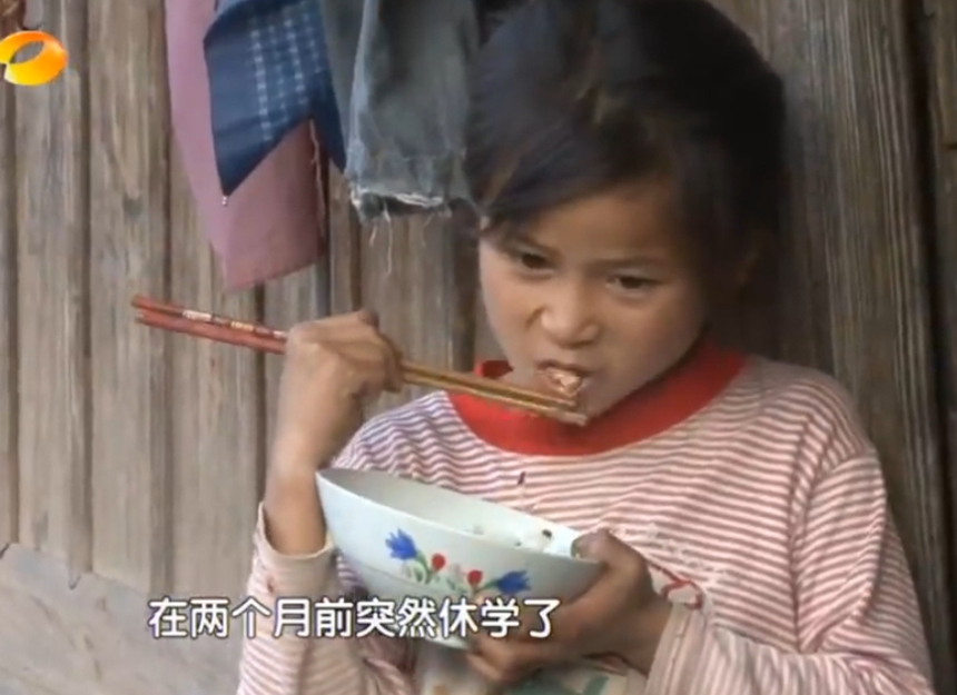 12 năm trước, Hồ Ca bất chấp ngăn cản, nhận tài trợ học phí cho 1 đứa trẻ: Giờ đây, cô bé ấy đã thành niềm tự hào của anh! - Ảnh 3. 12 năm trước, Hồ Ca bất chấp ngăn cản, nhận tài trợ học phí cho 1 đứa trẻ: Giờ đây, cô bé ấy đã thành niềm tự hào của anh! - Ảnh 3.