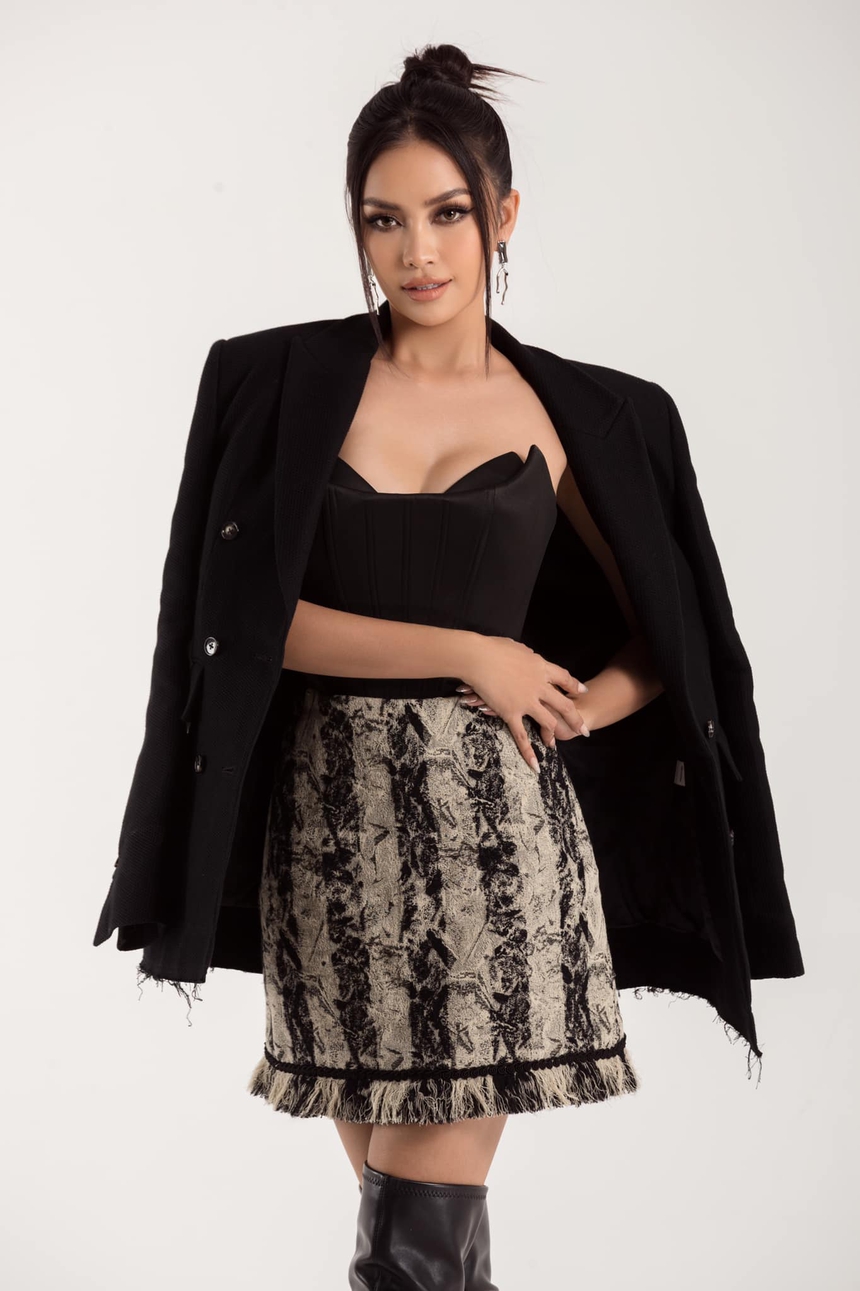 Ngọc Châu ghi điểm trên đất Mỹ: Gu thời trang sang xịn, thần thái 'đỉnh chóp' - Ảnh 3.