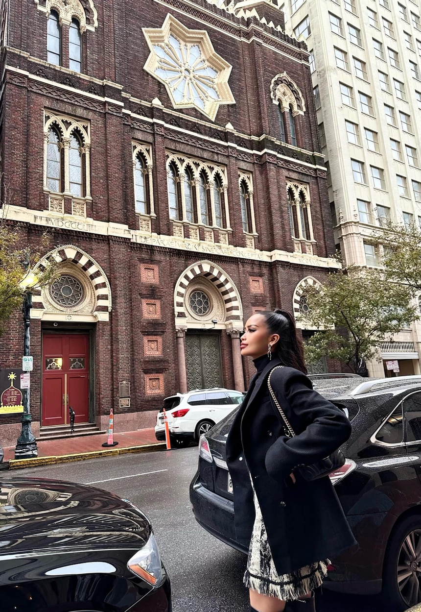 Ngọc Châu ghi điểm trên đất Mỹ: Gu thời trang sang xịn, thần thái 'đỉnh chóp' - Ảnh 2.