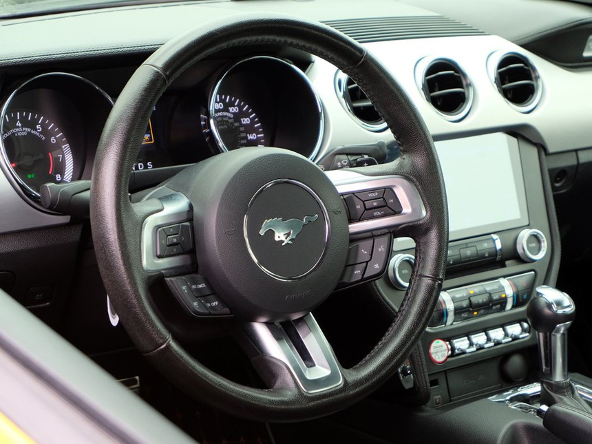 Dân chơi Hà Nội bán cặp Ford Mustang và BMW i8 cùng đời biển 'khủng' giá 5,9 tỷ đồng - Ảnh 8.