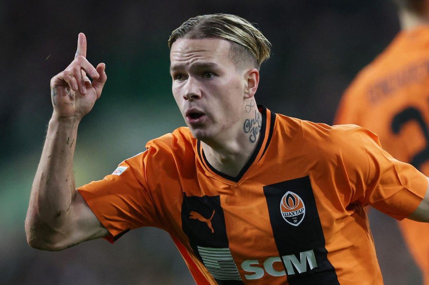 Mudryk nằm tầm ngắm của cả Arsenal lẫn Chelsea