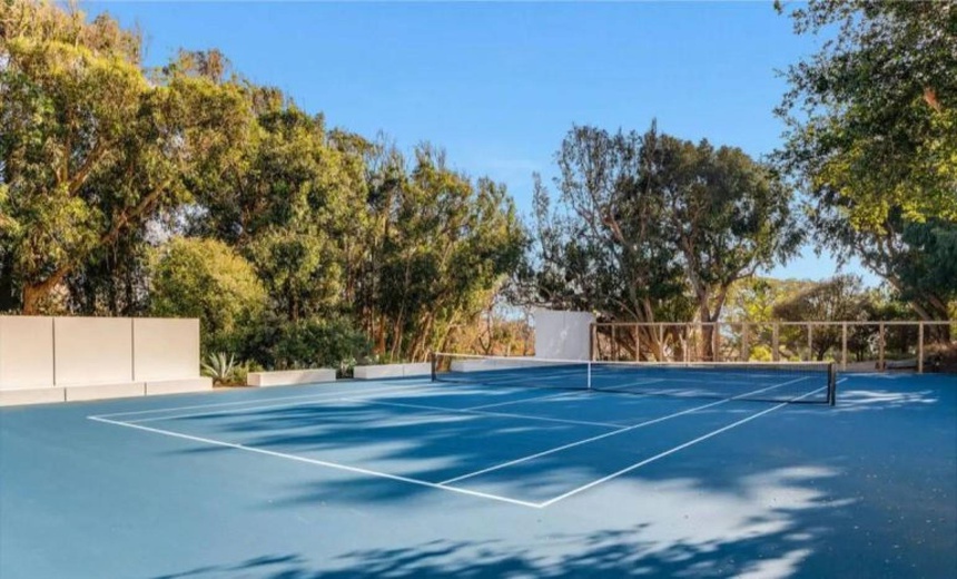 Dinh tự 70 triệu USD mới tậu của Kim Kardashian: tổng diện tích gần 13.000 m2, riêng nội thất sân vườn đã ngốn gần 1 tỷ - Ảnh 7. Dinh tự 70 triệu USD mới tậu của Kim Kardashian: tổng diện tích gần 13.000 m2, riêng nội thất sân vườn đã ngốn gần 1 tỷ - Ảnh 7.