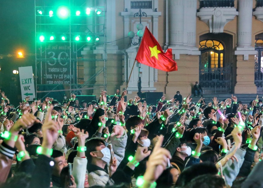 Hình ảnh Hà Nội náo nức chờ đón Năm mới 2023 - Ảnh 10.
