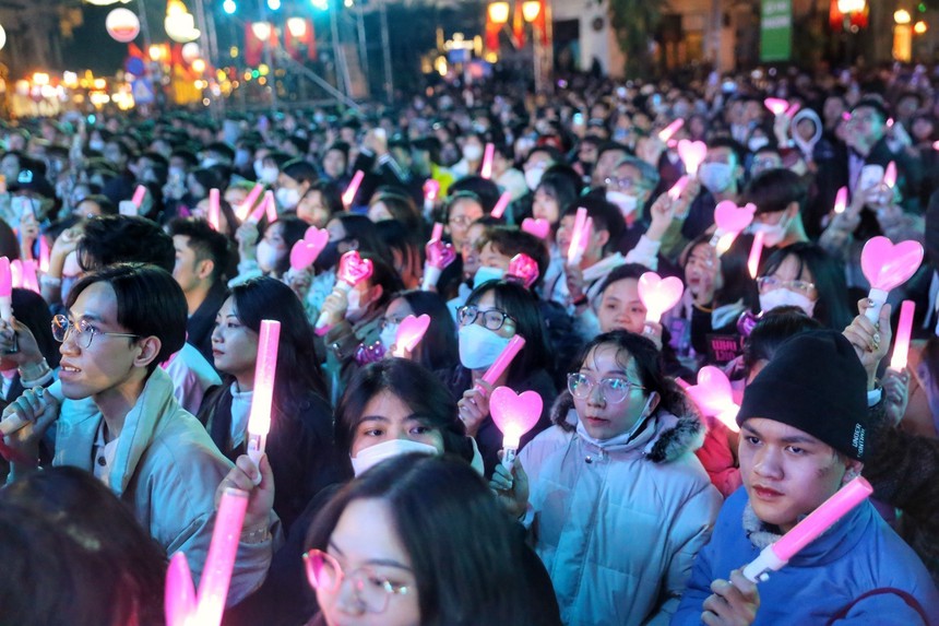 Hình ảnh Hà Nội náo nức chờ đón Năm mới 2023 - Ảnh 11.