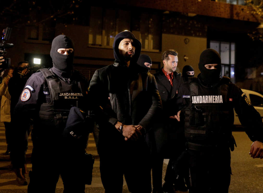 Toàn cảnh cuộc chiến của Greta và Tate: Từ lúc Tate "lên mặt" dạy dỗ Greta cho đến khi "bẽ mặt" vì bị cảnh sát tóm gọn - Ảnh 3. Toàn cảnh cuộc chiến của Greta và Tate: Từ lúc Tate "lên mặt" dạy dỗ Greta cho đến khi "bẽ mặt" vì bị cảnh sát tóm gọn - Ảnh 3.