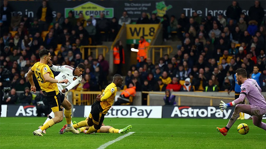 Video bàn thắng trận Wolves vs MU: 'Quỷ đỏ' tạm vươn lên top 4 - Ảnh 2. Video bàn thắng trận Wolves vs MU: 'Quỷ đỏ' tạm vươn lên top 4 - Ảnh 2.