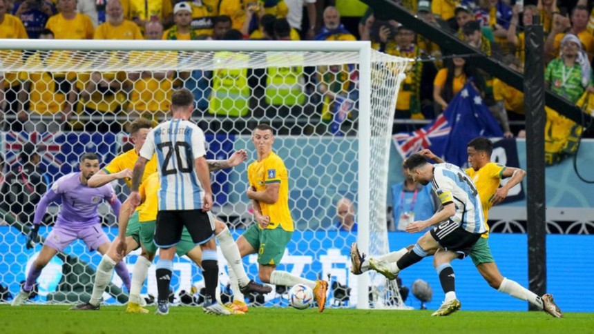 Messi lần đầu ghi bàn ở vòng knock-out: Điềm lành cho Argentina? - Ảnh 3.