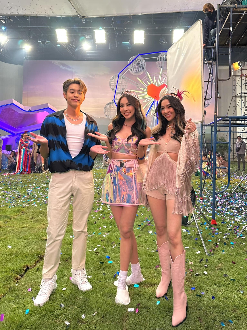 Loạt khoảnh khắc Hoa hậu Thùy Tiên chung khung hình với mỹ nhân Thái, nhan sắc "bất phân thắng bại" - Ảnh 8. Loạt khoảnh khắc Hoa hậu Thùy Tiên chung khung hình với mỹ nhân Thái, nhan sắc "bất phân thắng bại" - Ảnh 8.