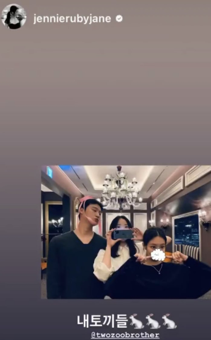 Hé lộ người chụp ảnh cho Jennie Blackpink và V BTS ở Jeju - Ảnh 3.