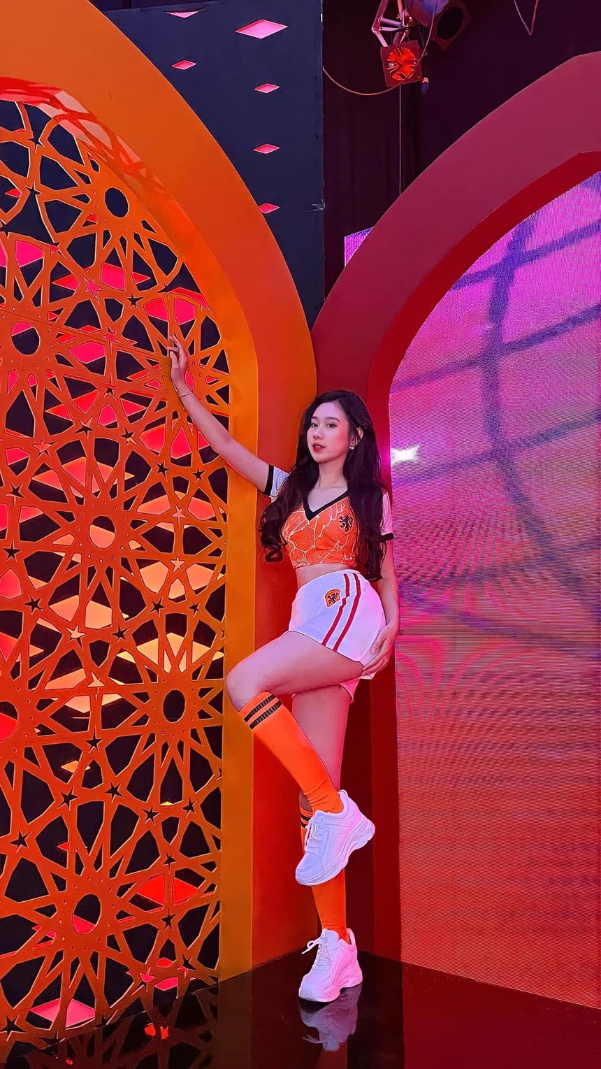 Dàn hot girl Nóng cùng World Cup không chỉ xinh mà còn giỏi: Người thủ khoa Đại học, người tốt nghiệp Ngoại thương xuất sắc - Ảnh 5.